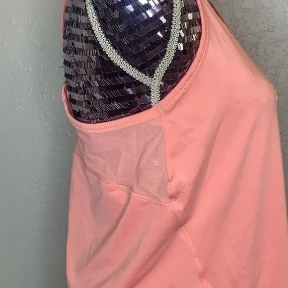 Women’s Under Armour Loose Pink Tank - Picture 4 of 8